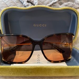 Gucci Women’s sunglasses - NEW IN CASE